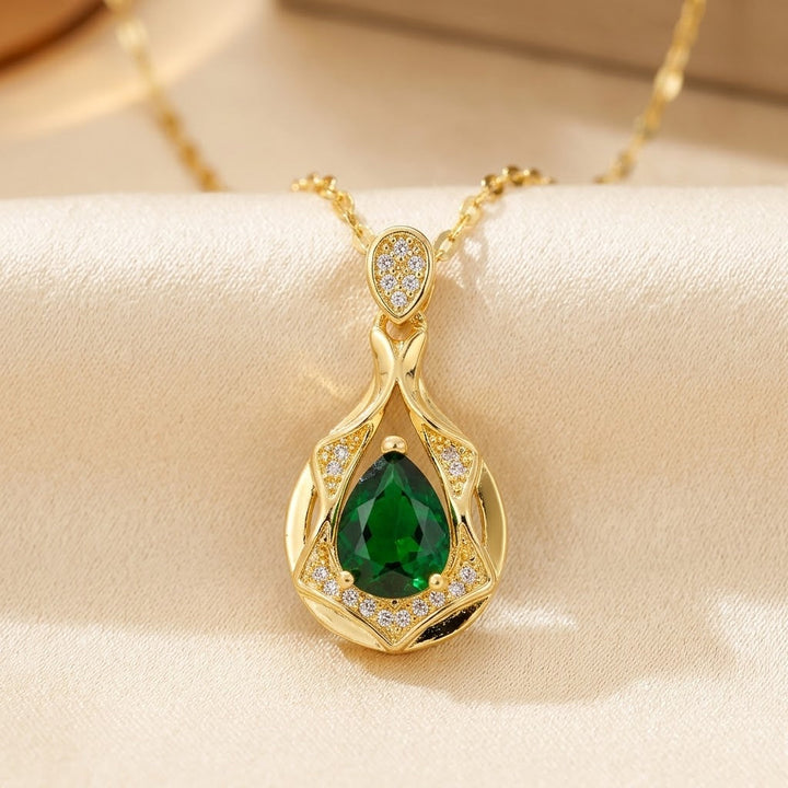 Gold Teardrop Pendant Necklace with Emerald