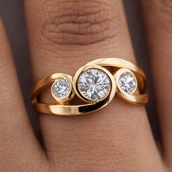 Retro Gold Spiral Zirconia Band