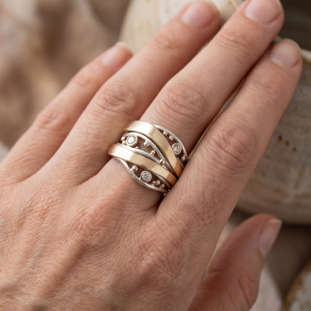 Retro Wavy Gold Zirconia Ring