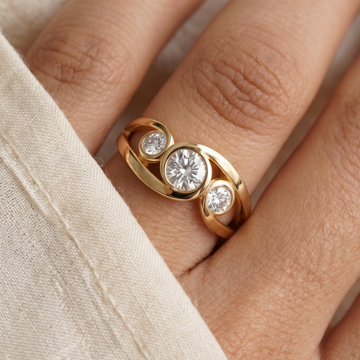 Retro Gold-Plated Spiral Zirconia Band