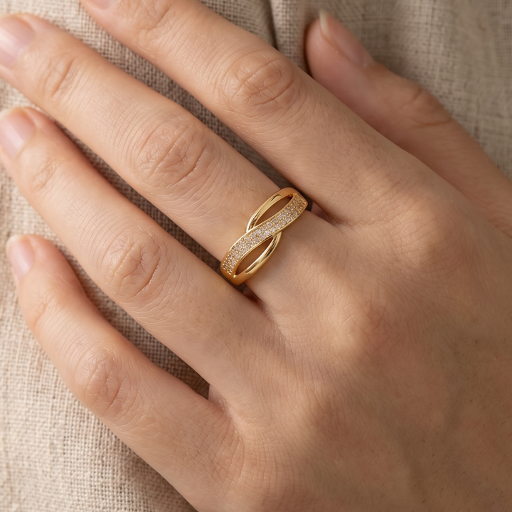Catherine – Classic Gold Ring Adorned with Zirconia Accents