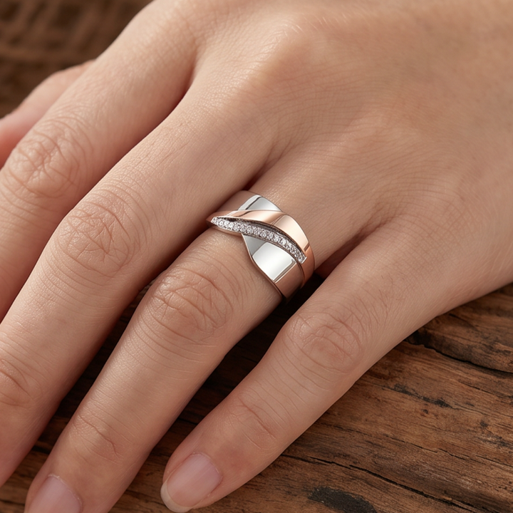 Vintage-Style Silver and Rose Gold Ring Embellished with Zirconia