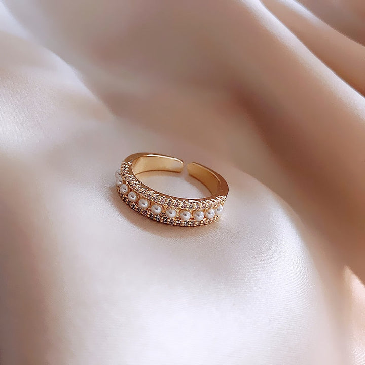 Sophisticated Gold and Pearl Ring