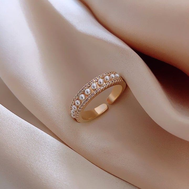 Sophisticated Gold and Pearl Ring