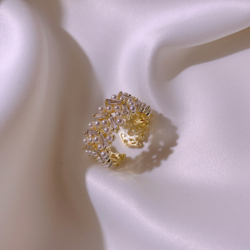 Sophisticated Gold Pearl Band