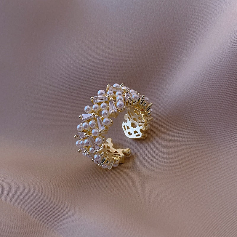 Sophisticated Gold Pearl Band