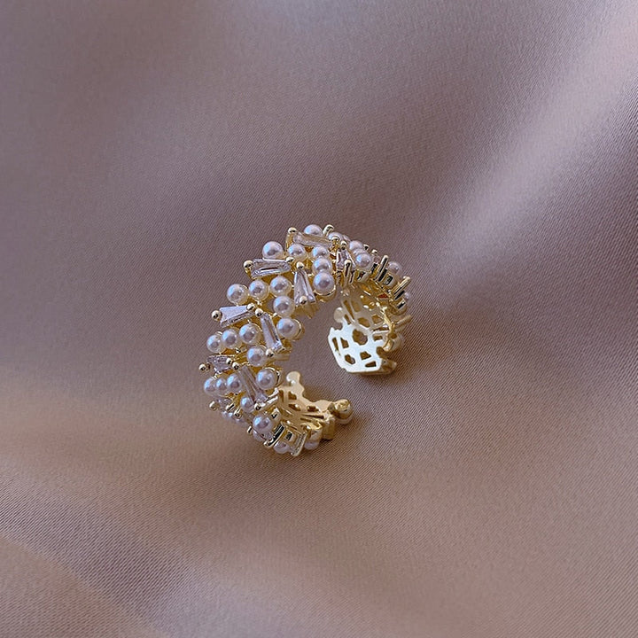 Sophisticated Gold Pearl Band