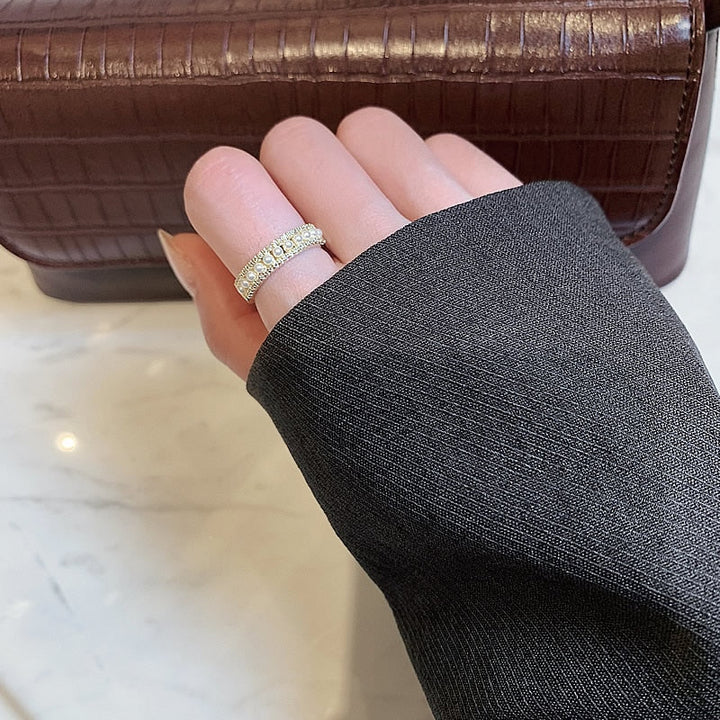 Sophisticated Pearl and Gold Ring