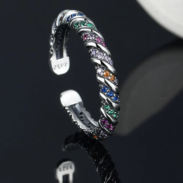 Vintage-Inspired Silver Ring with Retro Stripes and Classic Tones