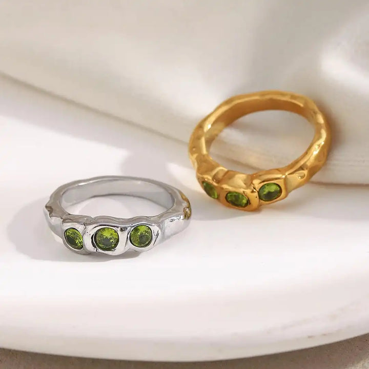 Vintage Golden Gemstone Ring featuring Inlaid Design