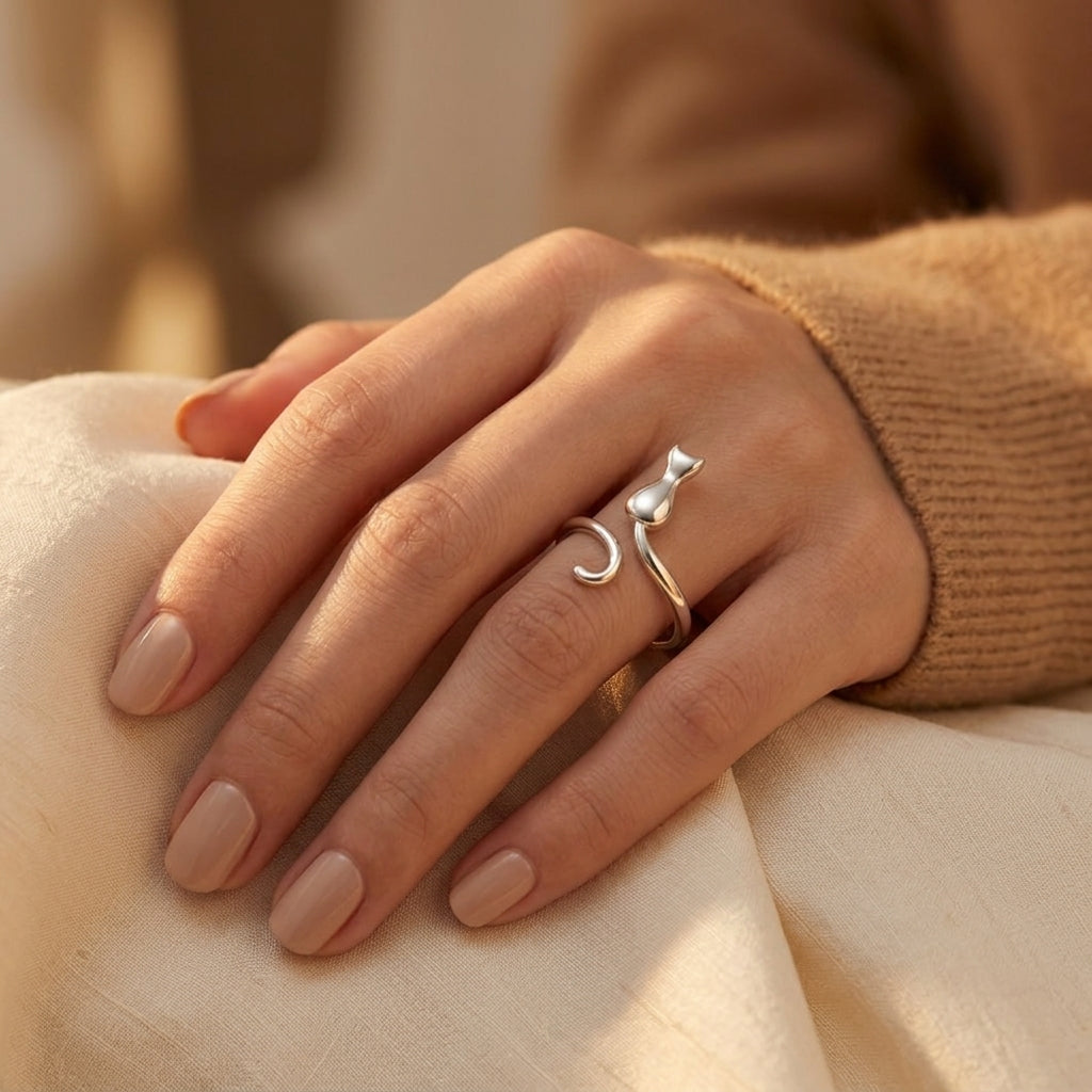 Silver Feline-Inspired Ring Design