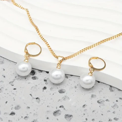 Elegant Pearl Jewelry Set in Golden Grace