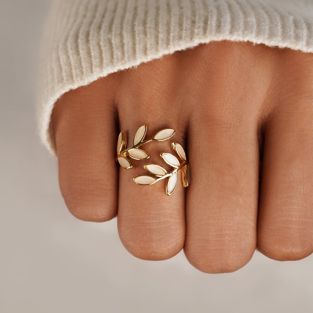 Leaf-Inspired Golden Ring Design