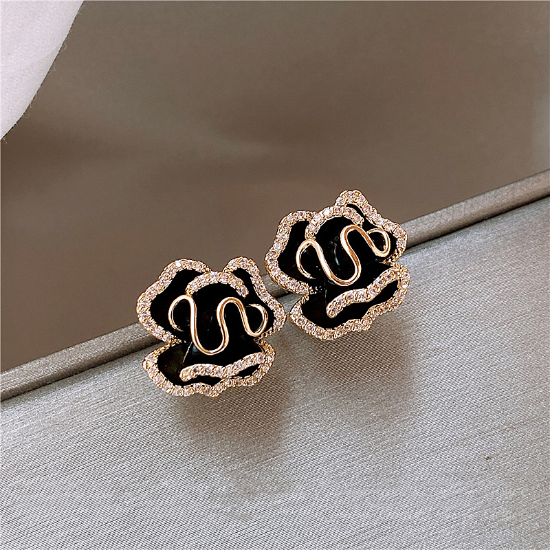 Sophisticated Gold Lotus Earrings in Elegant Black