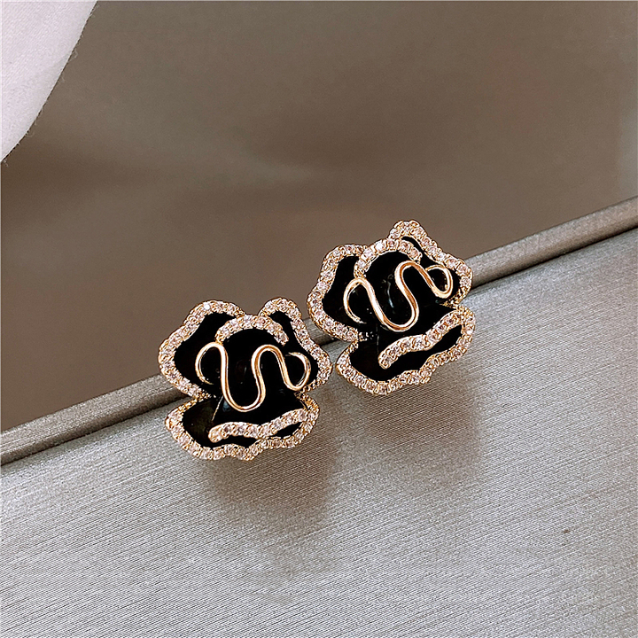 Elegant Black Lotus Earrings with a Touch of Gold Sophistication
