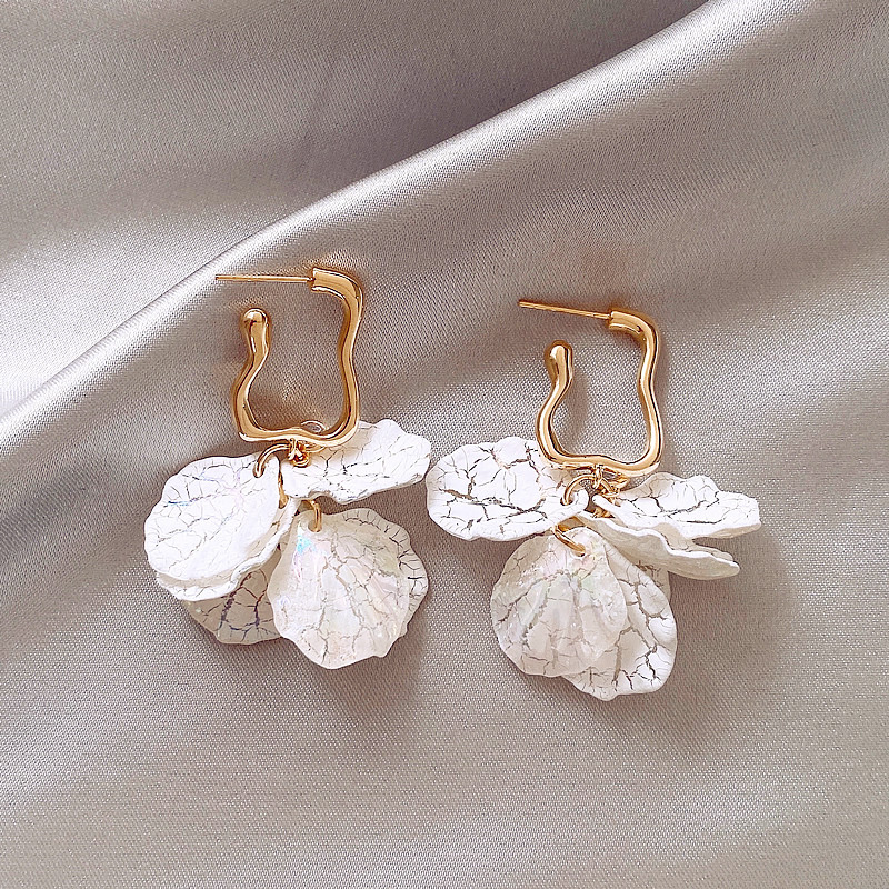 Stylish Earrings Adorned with White Floral Details