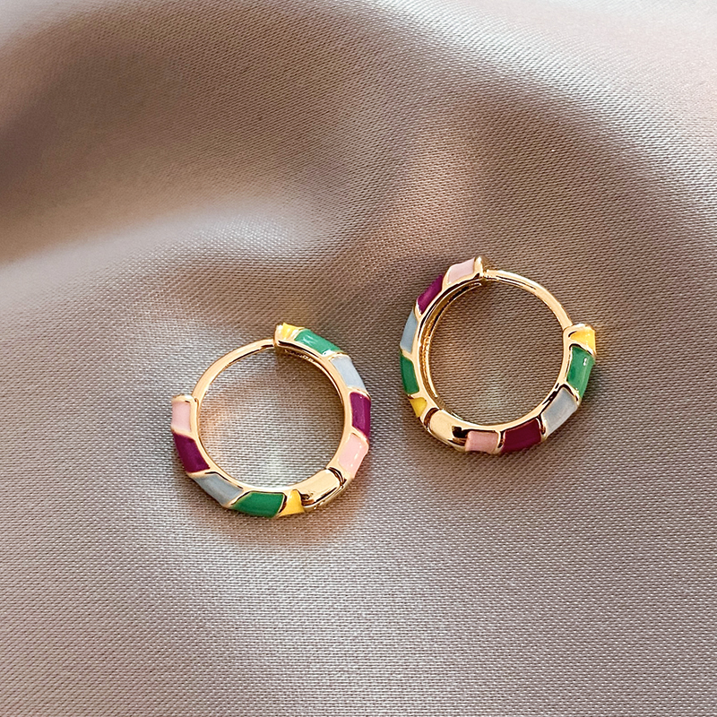 Chic Gold Earrings Adorned with Vibrant Multicolored Enamel