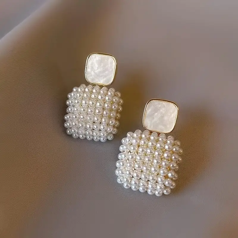 Square Pearl Earrings with a Touch of Elegance
