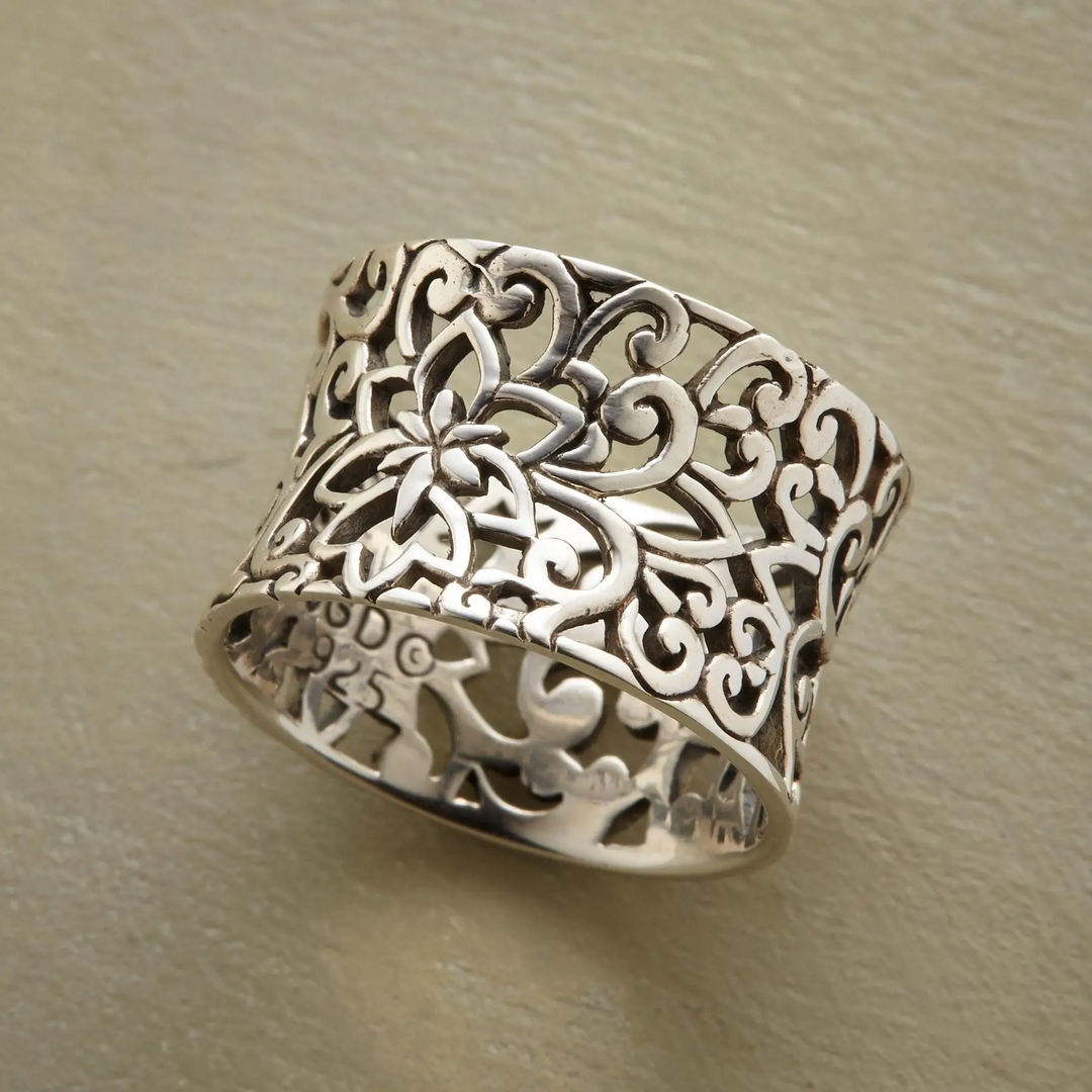 Stylish Vintage Silver Hollow Band Ring