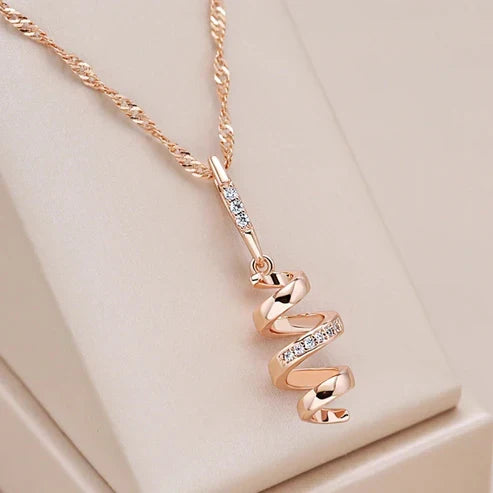 Chic Twisted Gold Necklace