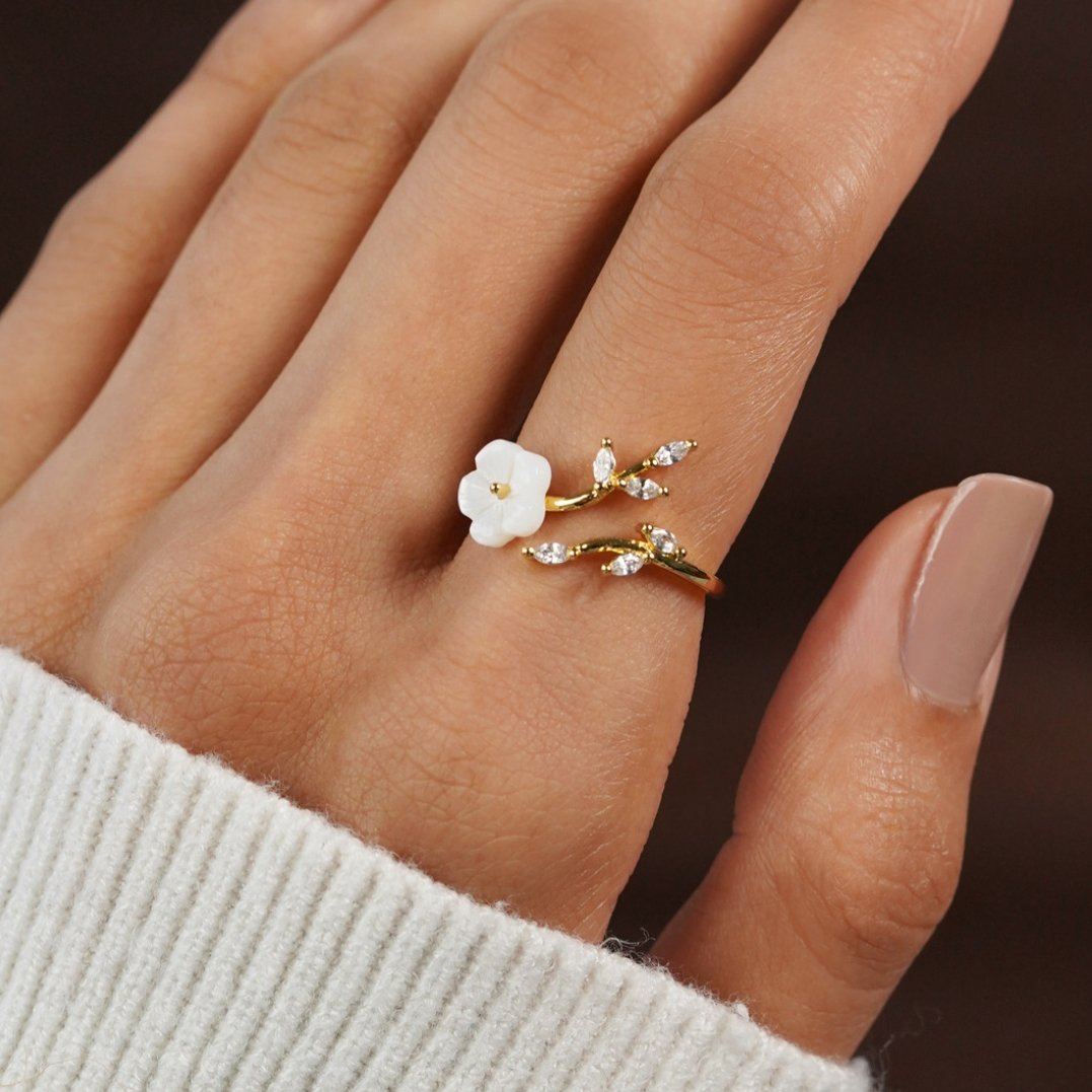 Gold Leaf-Inspired Floral Open Ring